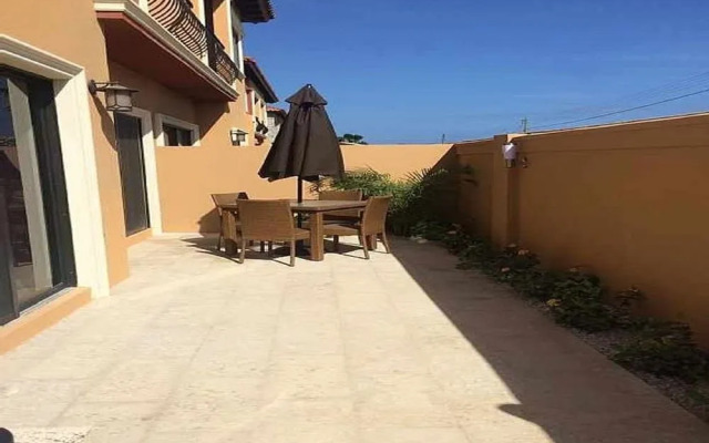 Gold Coast Luxurious and Stylish Condo