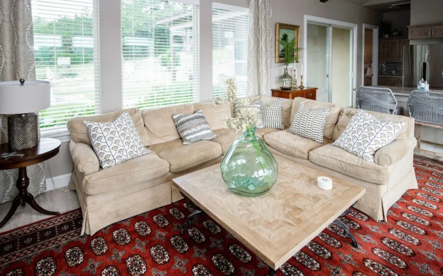 All-suite Century Oak House - Walk To Hidden Falls 2 Bedroom Home - фото 2