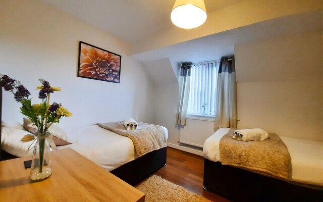 Travel Lettings - Dean House