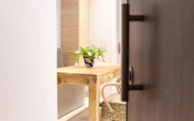 Sweet Suite Flora in Vouliagmeni