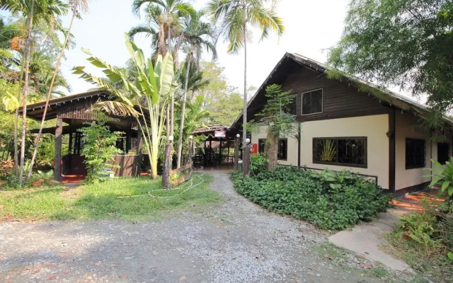 OYO 476 Ban Rimnam Resort