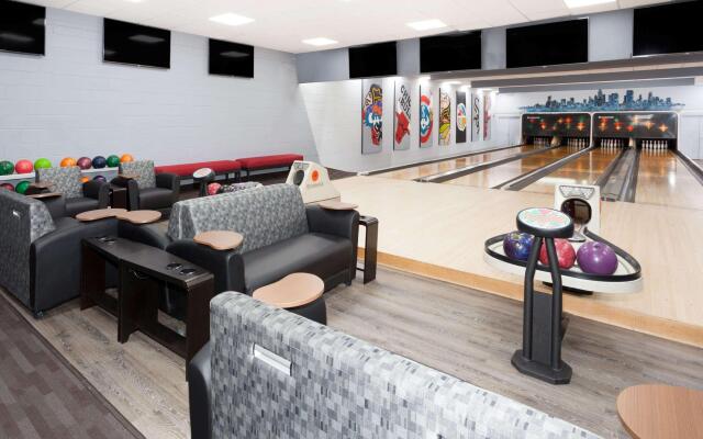 Ramada Plaza by Wyndham Chicago North Shore