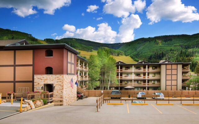 Newly Remodeled Condo Wren 201 with Creekside Views of Vail Mountain by RedAwning