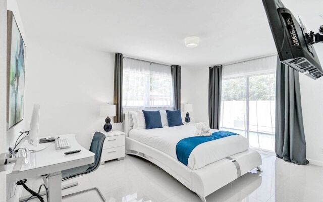 Heated Private Pool 4Br Modern Home