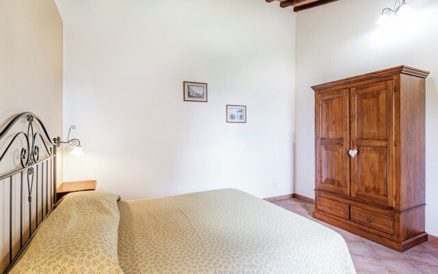 Uva Family Apt Shared Pool,volterra