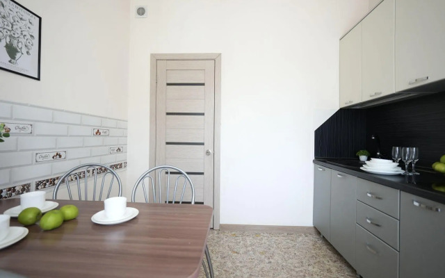 Пять звезд на Омской 23