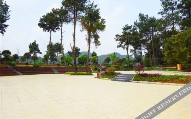 Xiangzhigou Maple Valley Holiday Hotel