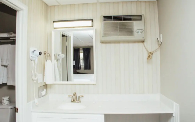 Country Squire Inn and Suites