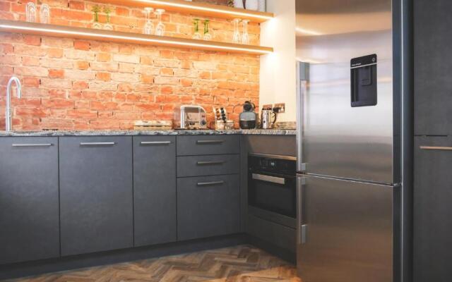 Padstow Escapes - The Long Room Luxury Apartment