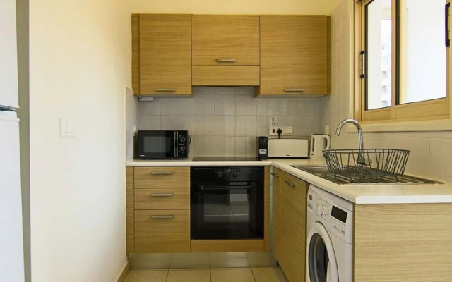 Phaedrus Living: City View Luxury Iras Flat 102