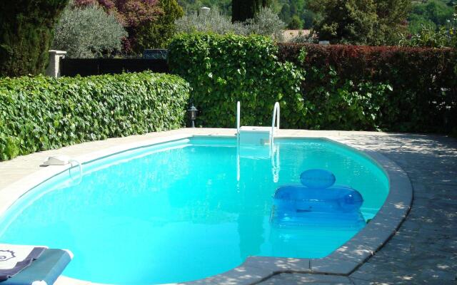 Beautiful Villa in Nyons with Swimming Pool