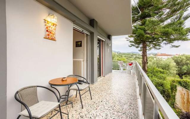 Seaside Family Haven - Avia's Spacious Getaway