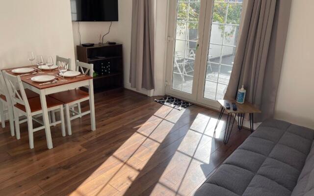Spacious 2-bed Apartment With Free Parking