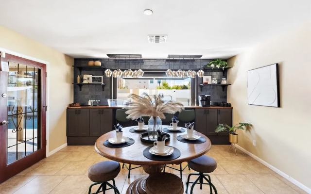 OldTown Lux 4BR/3BA HeatedPool+HotTub+GameRoom/14 by RedAwning