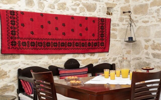 Zeus Traditional House