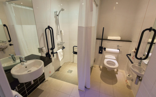 Holiday Inn Express Birmingham–South A45