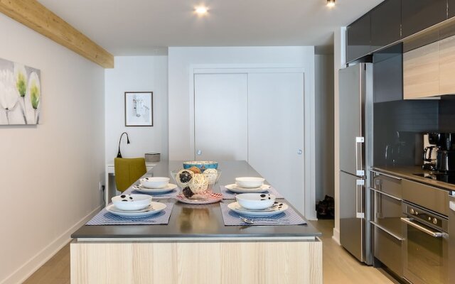 Gorgeous 1BR Sleeps 4 in Griffintown