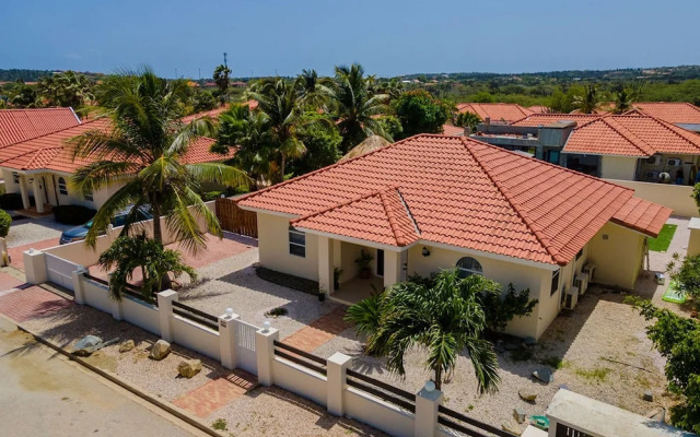 Cozy 3br2ba Great Location w Private Pool Patio