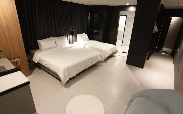 Gray 193 Hotel