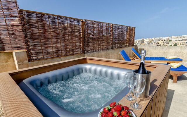 Gozo PH w Private Rooftop Jacuzzi Terrace Views