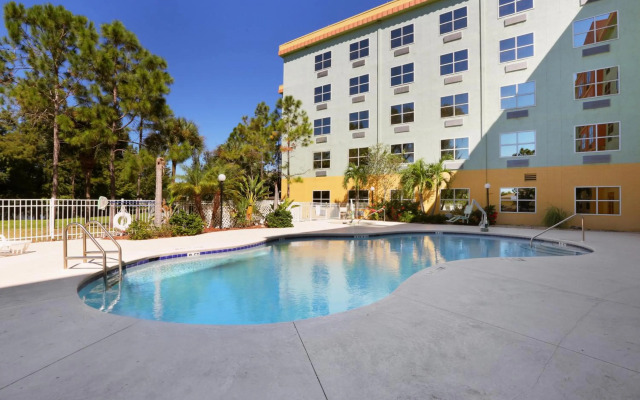 Allure Suites