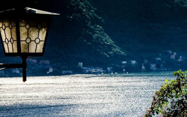 Altido House on the Lake Shore