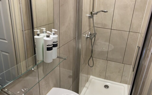 Modern 3-bed, 4 Bath House in Coventry City Centre