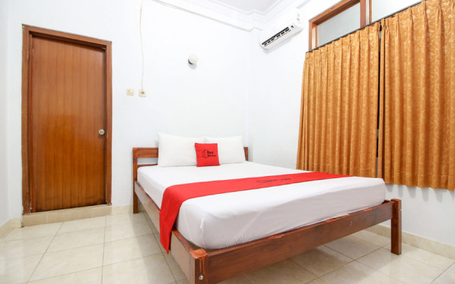 RedDoorz Plus near Alun Alun Selatan