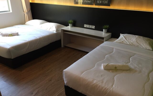 Monaco Boutique Hotel Kampung Air