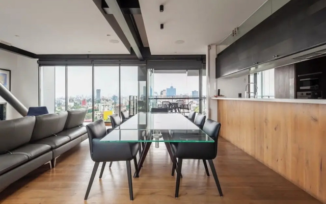 319-PH Luxury 3BR Duplex PH