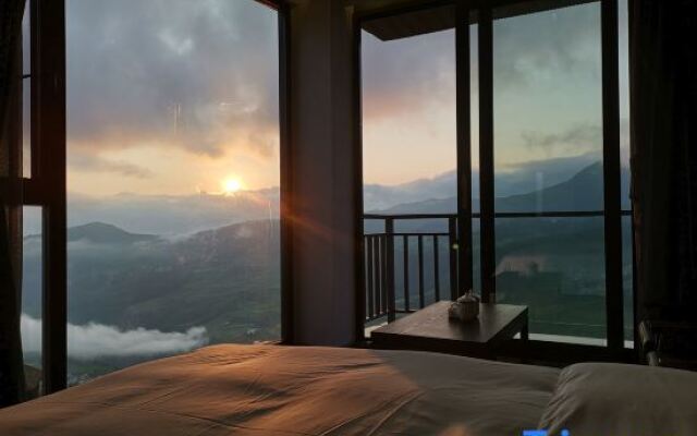 Yunshang Tianshang Jianyue Hostel