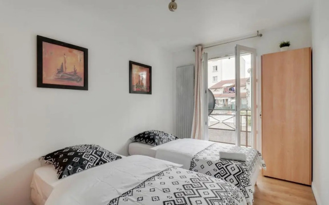 Chic apart with parking near Paris