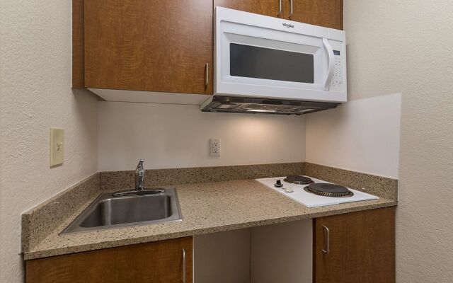 HomeTowne Studios by Red Roof Austin