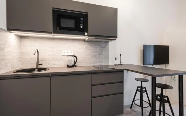 R38 - Artists luxury home