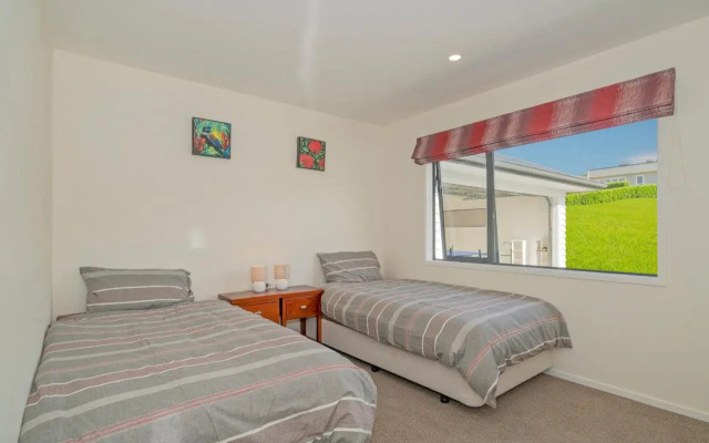 Peace and Paradise - Whitianga Holiday Home