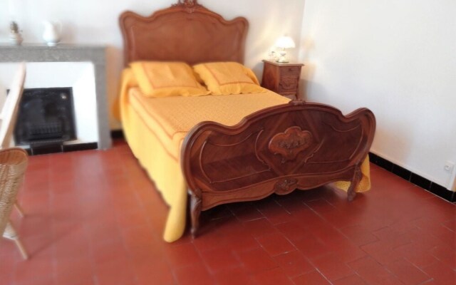 House With 5 Bedrooms in Robiac-rochessadoule, With Enclosed Garden