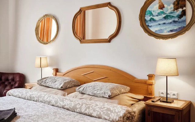 Room & Parking Assistance