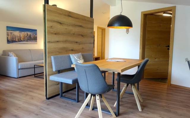 Bergzeit Flat Saalbach Directly on the ski Piste