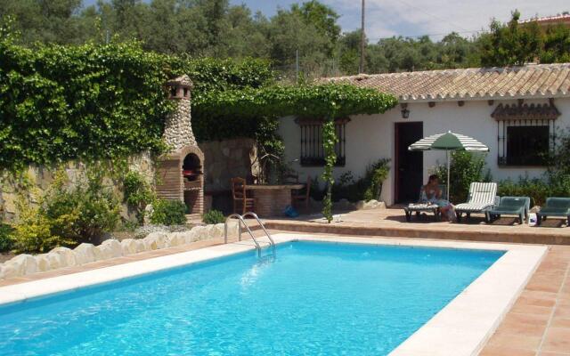 Cozy Villa in Villanueva de la Concepción with Swimming Pool
