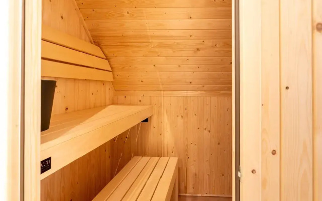 Modern Holiday Home in Scherpenisse With Sauna