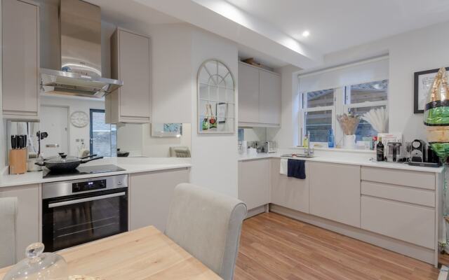 1 Bedroom Garden Flat In Hammersmith