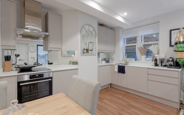 1 Bedroom Garden Flat In Hammersmith