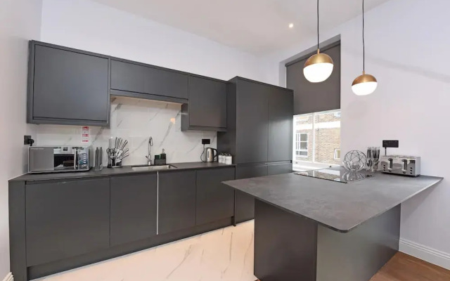 Stylish & Spacious Deluxe Apartments near Victoria Station
