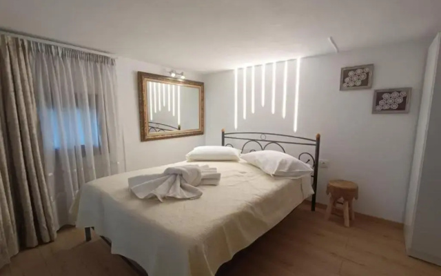 Isidora Apartments