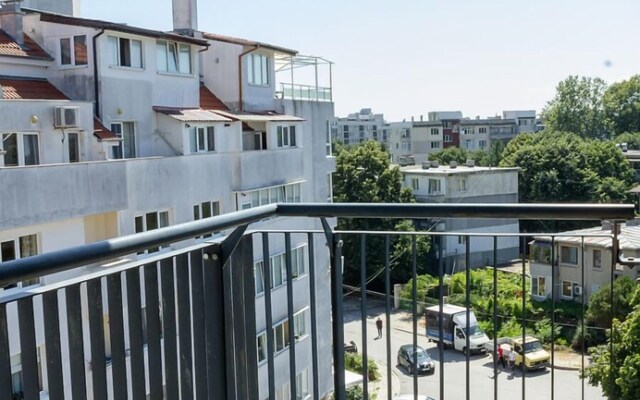 FM Luxury 2-BDR Apartment - Bright & Modern