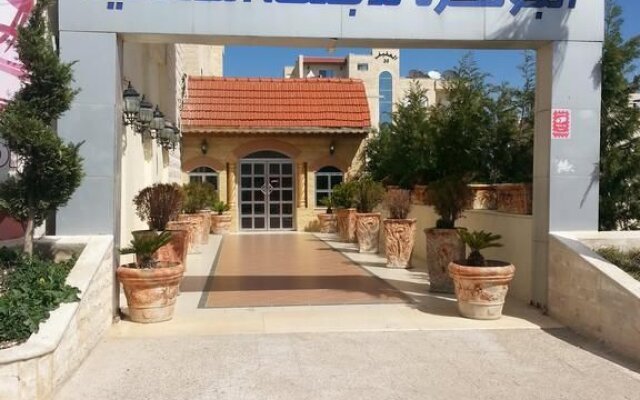 Al Jawhara Hotel Suites