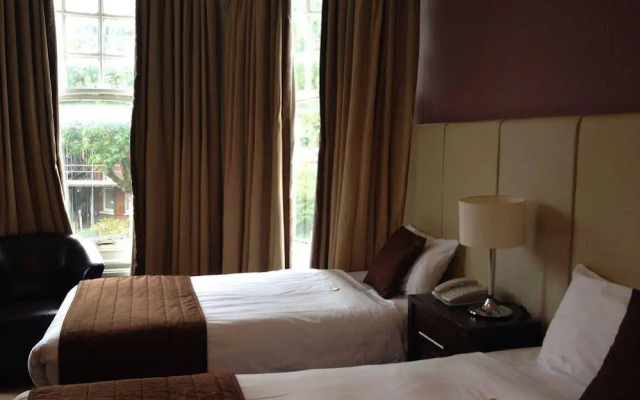 Raglan Hotel
