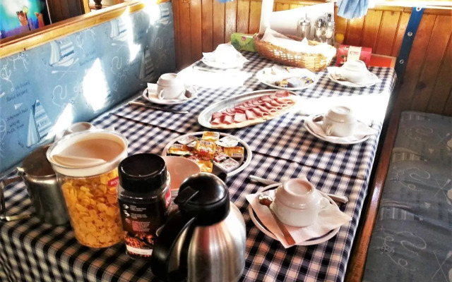 Rhythm Floating Hostel - Zadar
