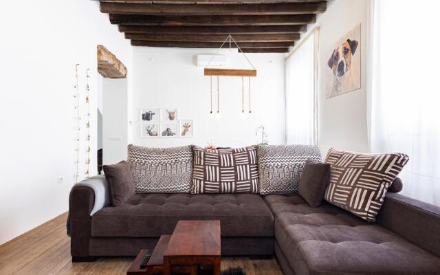 Home2Book Stunning Design House Arafo