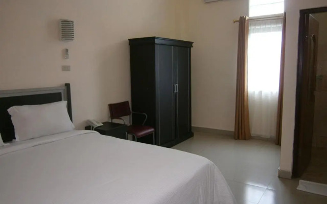 OYO 843 Pasadena Hotel